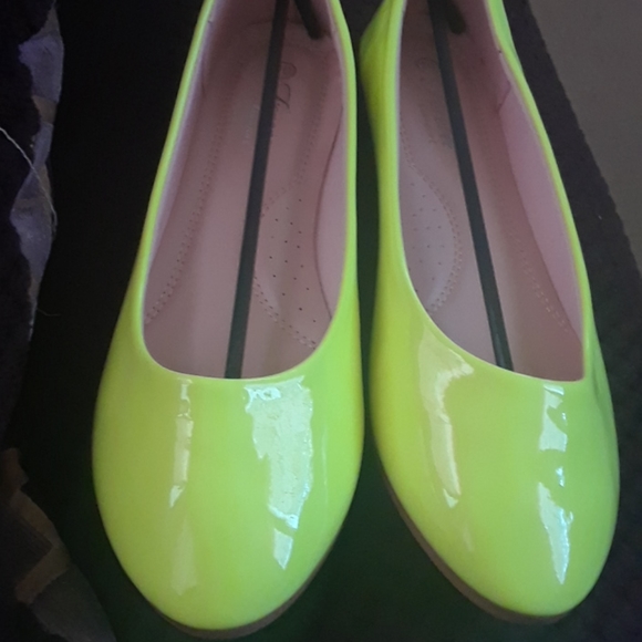 lime green flat shoes